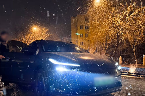 今年上半年我国新能源汽车市场渗透率达 44.3%，创同期历史新高